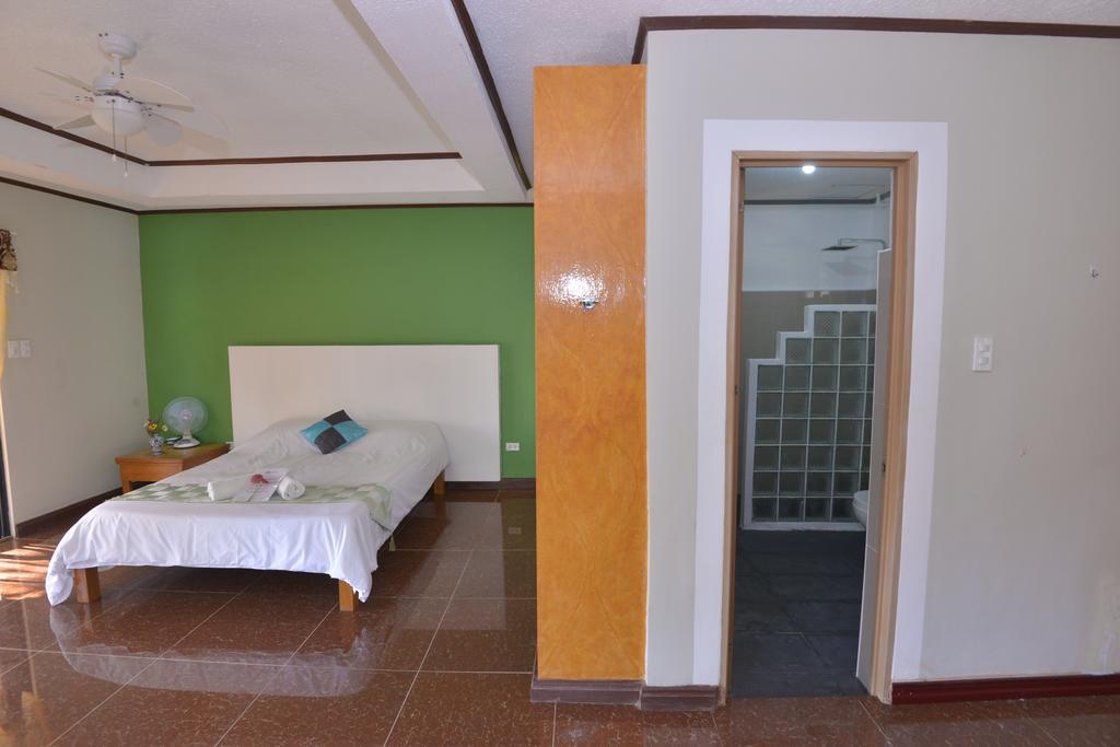 Lanas Beach Resort Romblon Island Pokój zdjęcie